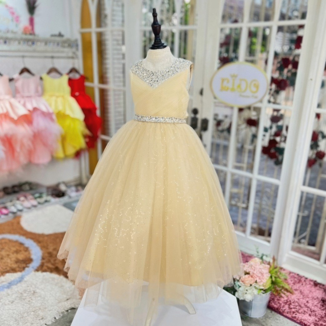 ssชุดราตรีเด็ก(หน้าร้านอยู่รัชดา ลองได้ถ่ายรูปจากชุดจริง)A214สีทอง สีขาว สีชมพู สีแดง สีน้ำเงิน สีฟ้าอกแต่งจีบไหว้เอวปัดเกล็ด กระโปรงยาวสุดหรูหราไฮโซมากๆเลย เดรสออกงานเด็ก