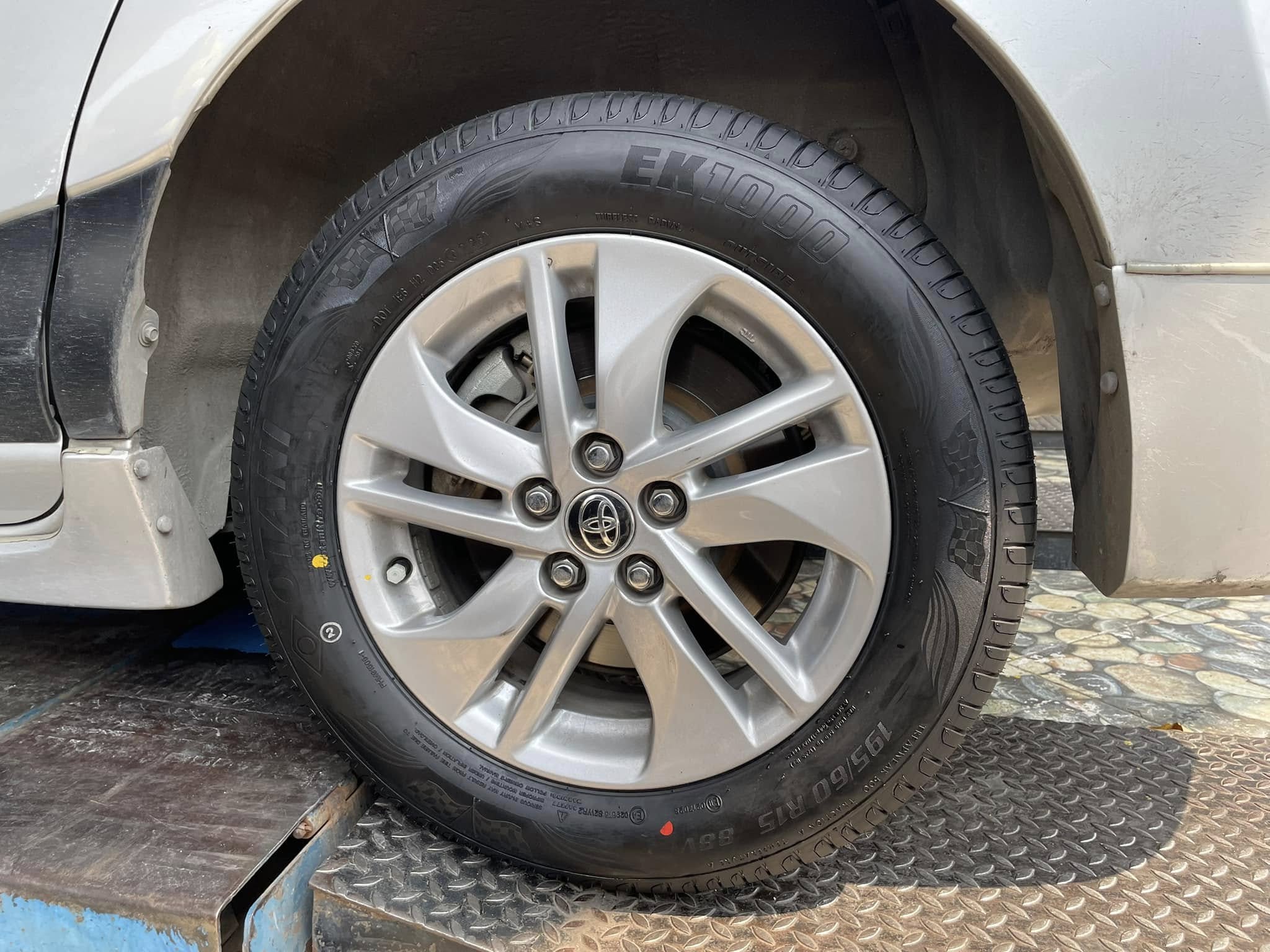 🚘 #TOYOTA_SIENTA🛞เปลี่ยนยาง #OTANI #EK1000 195/60R15