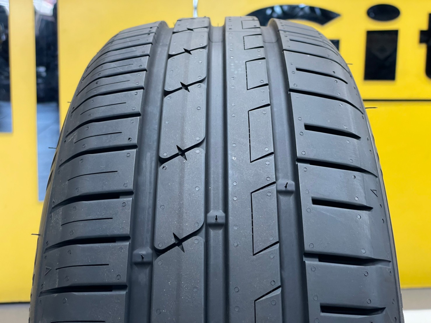Giti Synergy H2 195/60R15 ยางใหม่ปี2023 ราคาโปรโมชั่นพิเศษ พร้อมติดตั้งฟรี