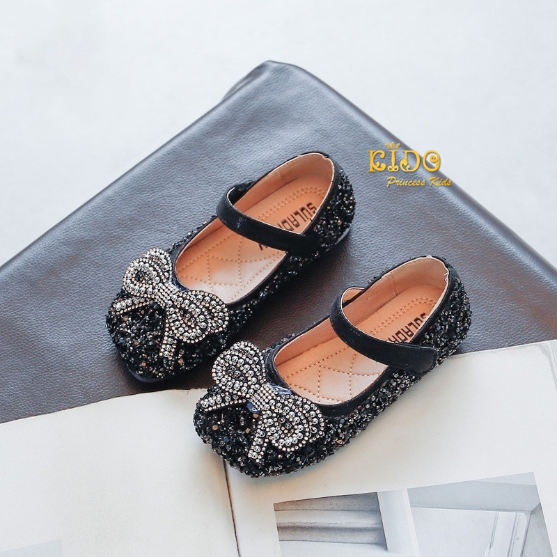 รองเท้าเด็ก*มีหน้าร้านอยู่รัชดา ลองได้ เปลี่ยนได้ *H073สีเงิน ประดับเพชร ระยิบระยับ แต่งด้วยโบว์ติดเพชร สายเรียบ สวยน่ารักมาก