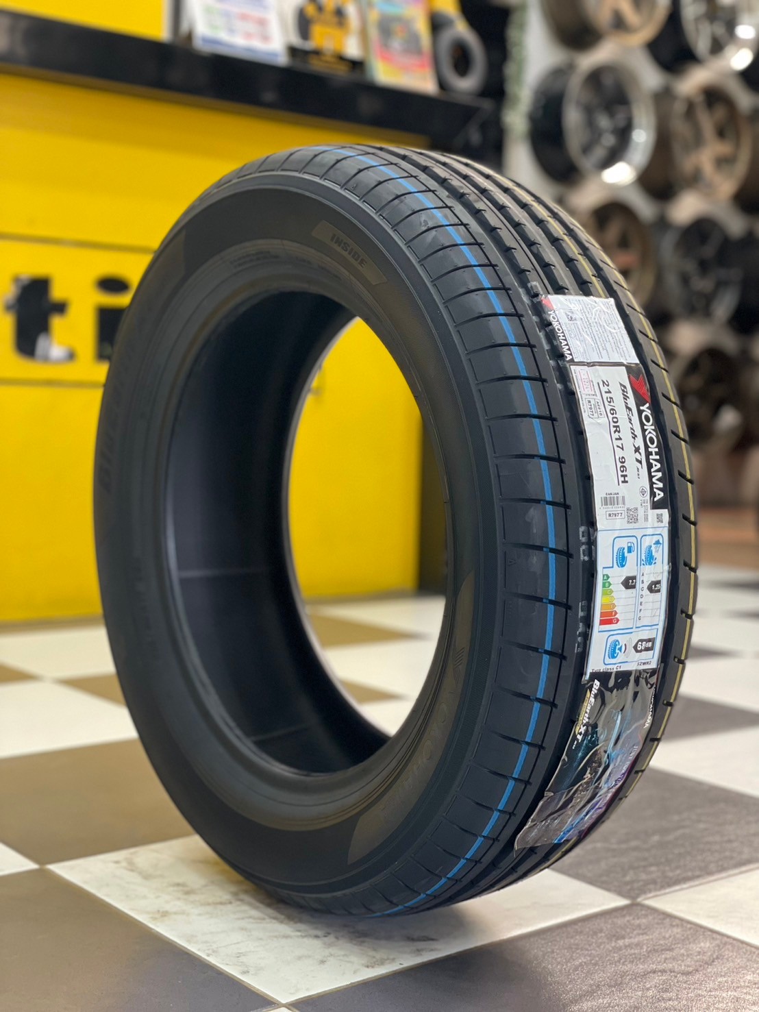 #ยางใหม่โยโกฮาม่า #YOKOHAMA BluEarth - XT #AE61 215/60R17 ยางใหม่ปี2024