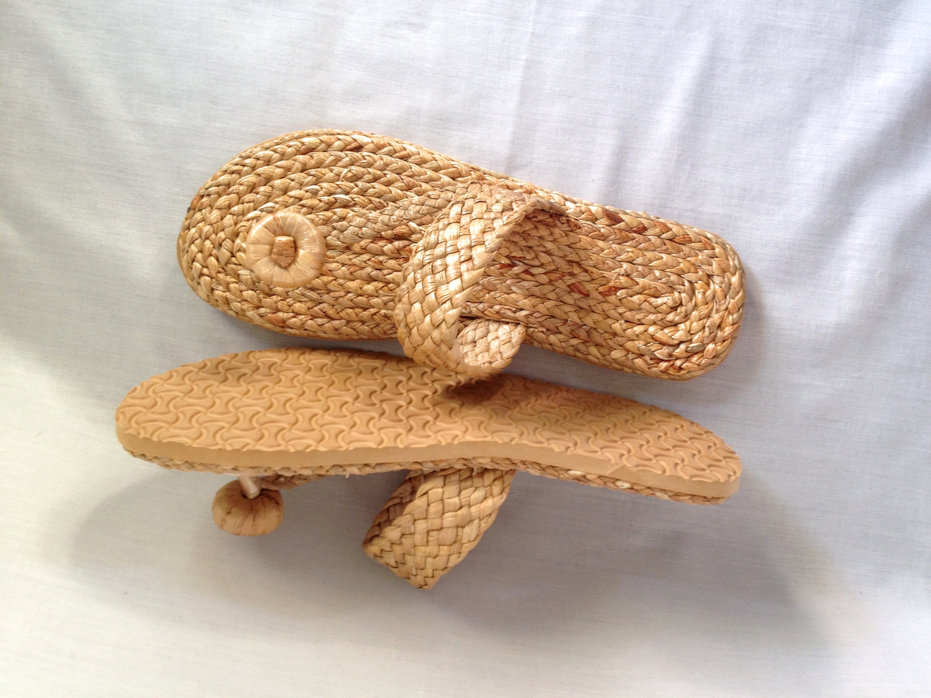 BSS402W : รองเท้าสานผักตบชวา ราคาส่ง 1 โหล 12คู่