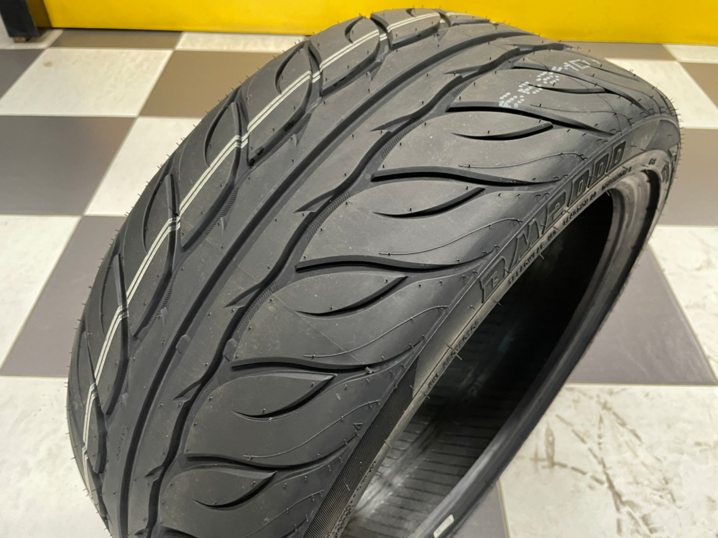 #OTANI BM2000 225/40R18