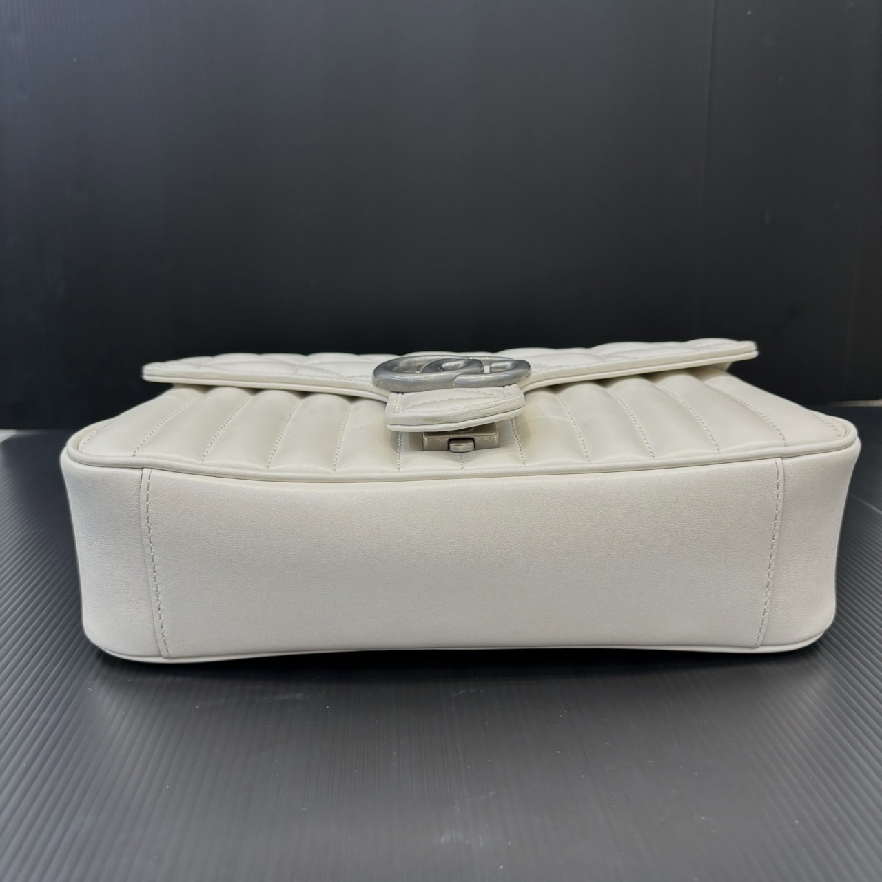 Gucci marmont 26 สีขาว มือสอง