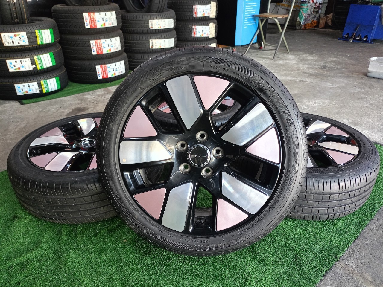 💥💥ล้อแม็กมือสอง BYD Dolphin Extended. 17x6.5นิ้ว 5x114.3 ET45 ดำหน้าเงาตัดสีฟ้า