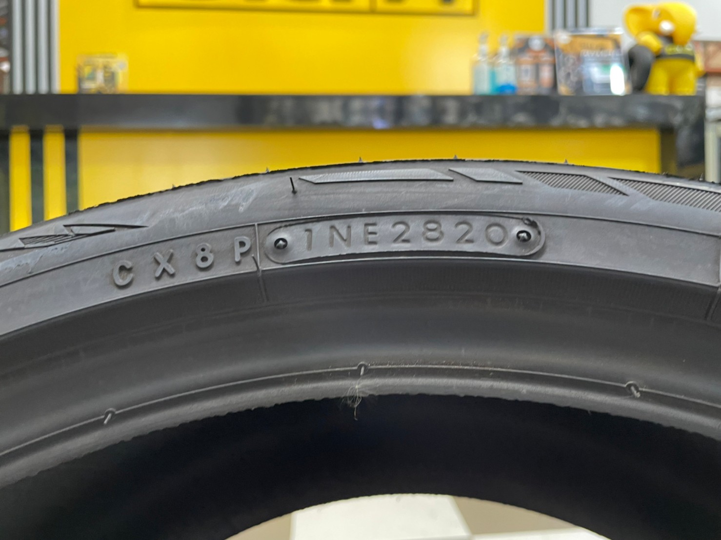255/35R20 NITTO NT555 G2 ยางปี20 จัดส่งฟรี จุ๊บลมใหม่ฟรี (1เส้น)