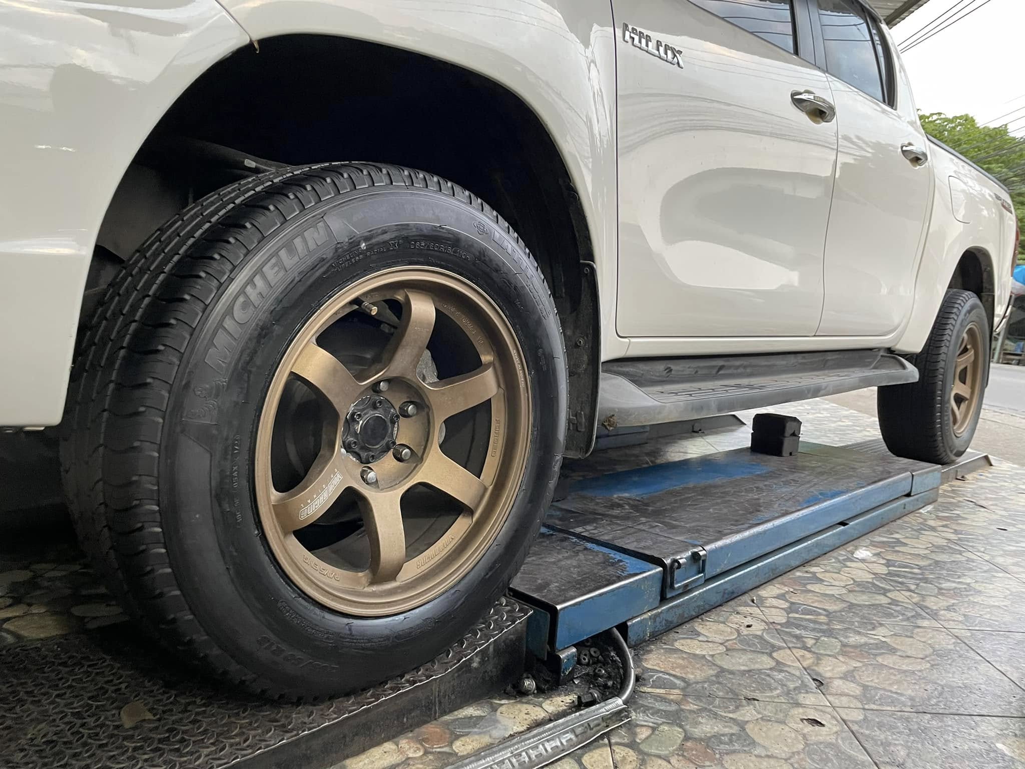 🛞❤️ #TOYOTA_REVO 🚘เปลี่ยนยาง #MICHELIN #LATITUDE #TOUR HP 265/60R18