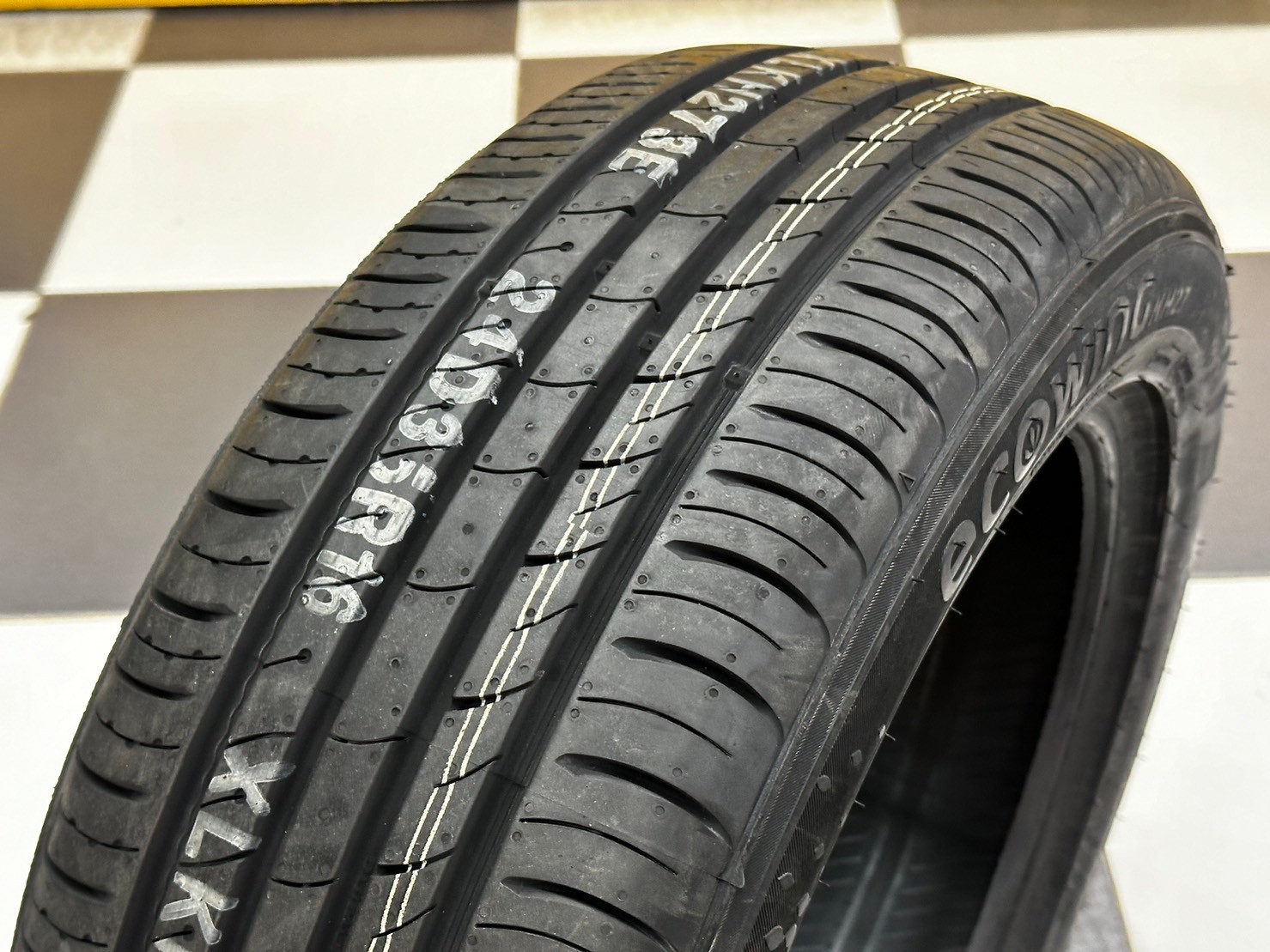 ยางใหม่ KUMHO KH27 205/55R16 ยางสมรรถนะสูง คุณภาพดี นุ่มเงียบ ยางใหม่ปี2023 (4เส้น)