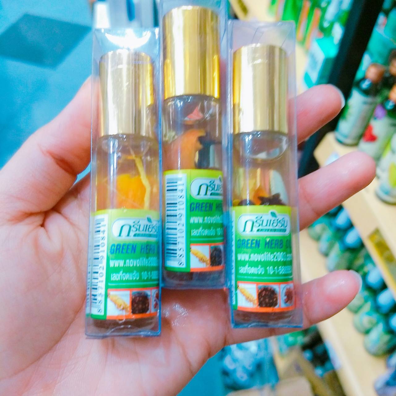 กรีนเฮิร์บ ยาหม่องน้ำสมุนไพรรากโสมขวด 8 cc.