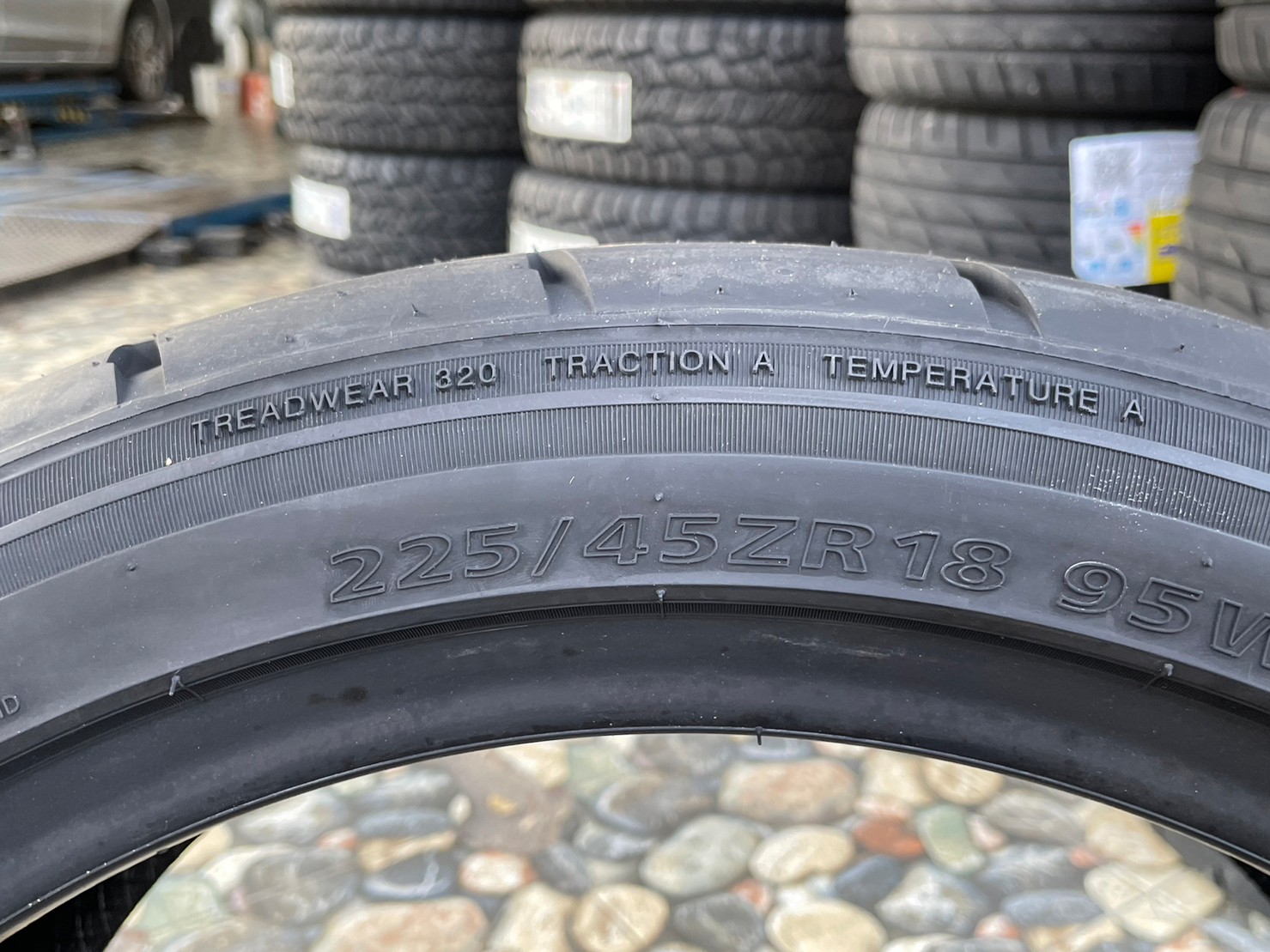 Lansail RS009 225/45R18 ยางใหม่ปี2023