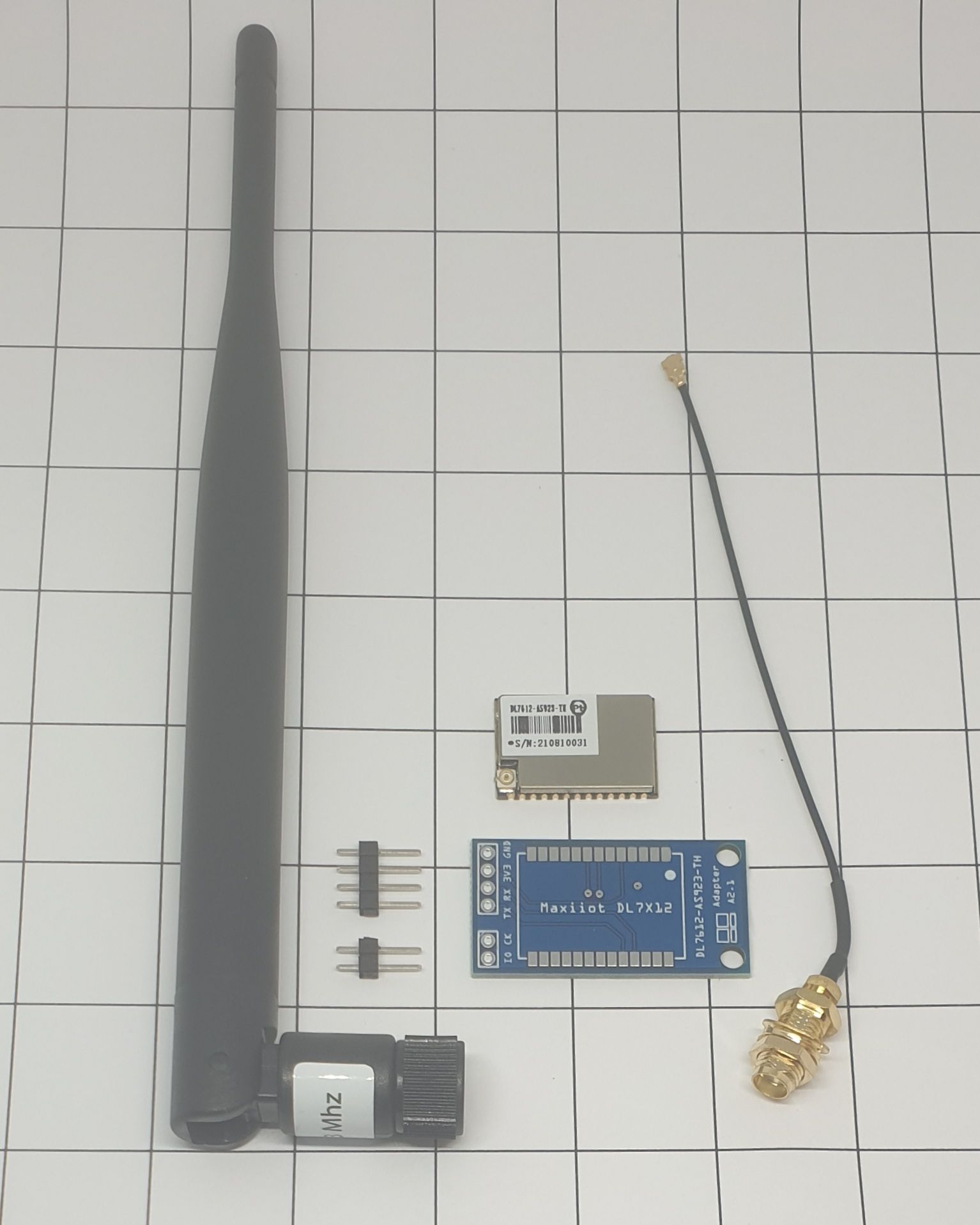 มอดูล MAXIIOT DL7612-AS923-TH พร้อมสายอากาศยาว 19 ซม. และ PCB Adapter