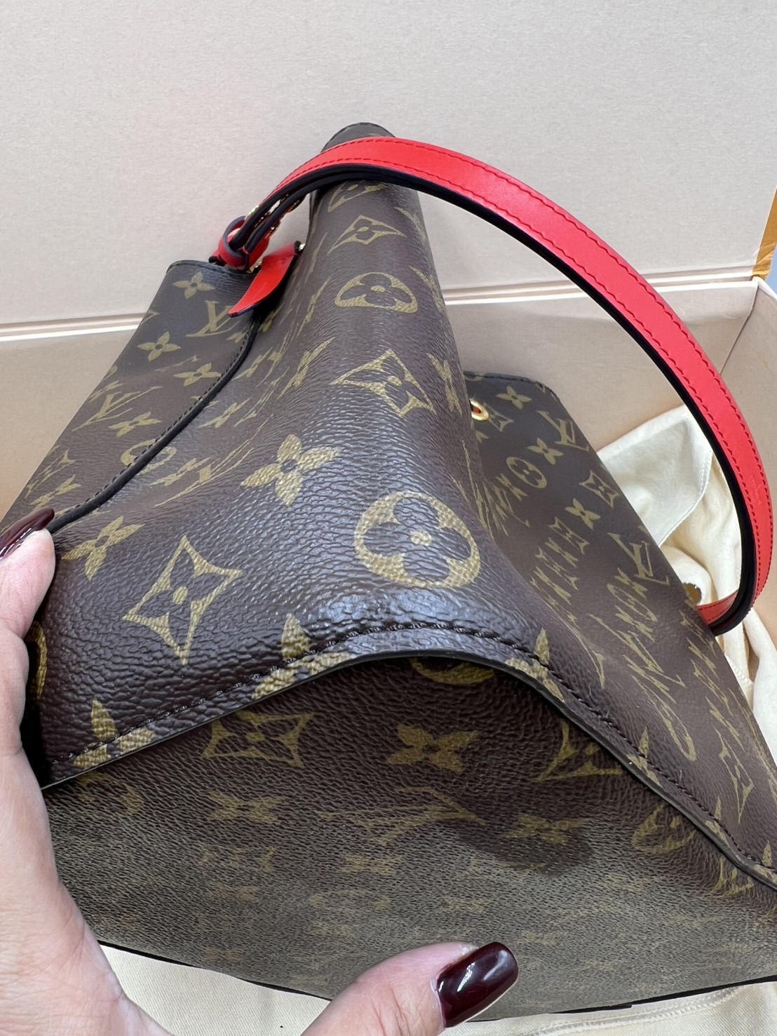 LV neo noe มือสอง สีแดง