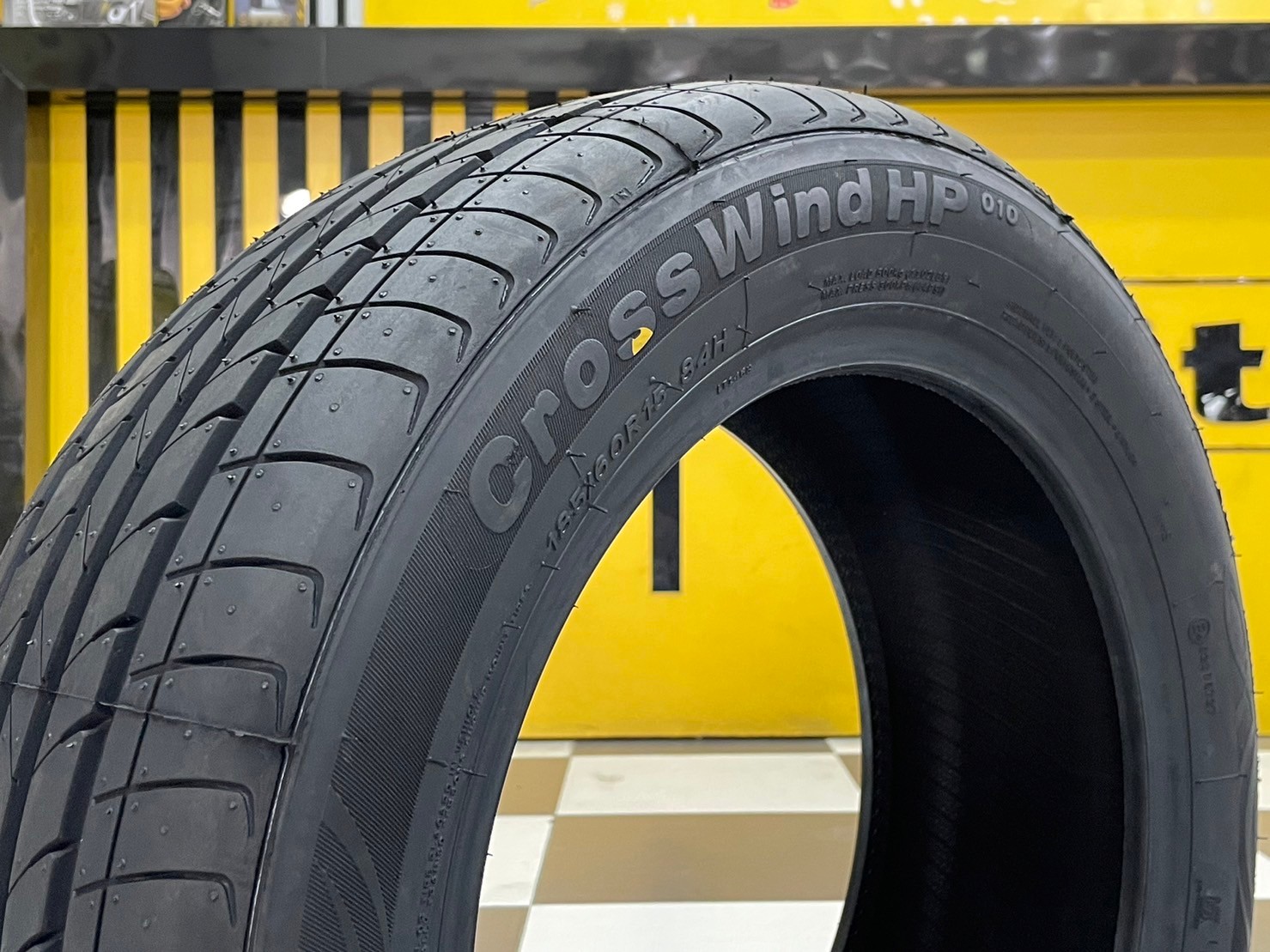 ยางรถยนต์คุณภาพดี Linglong(หลิงหลง) Crosswind HP 185/60R15 ยางใหม่ปี2024 ยางผลิตไทย