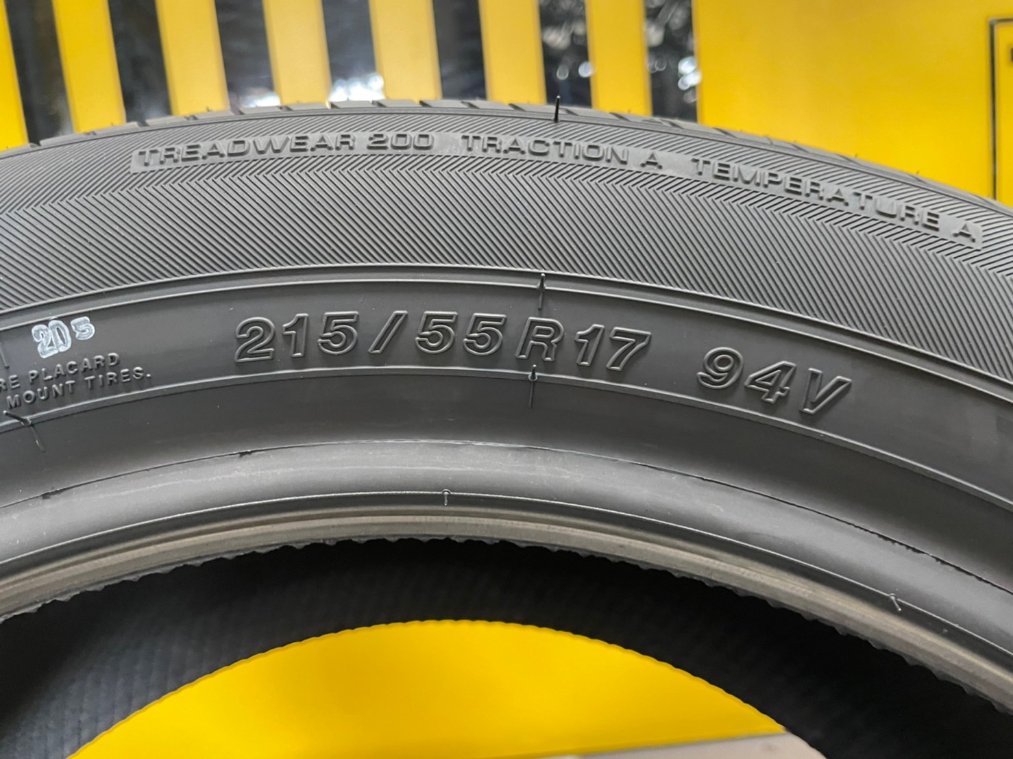 ยางใหม่YOKOHAMA ADVAN DB E70 215/55R17 ยางใหม่ปี2023