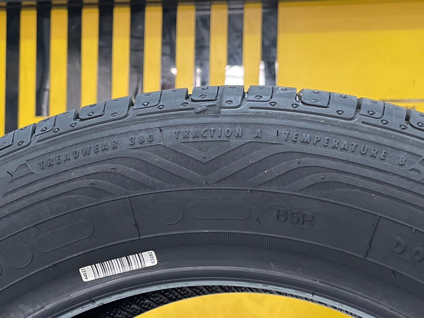 GOODYEAR Assurance DuraPlus2 185/60R15 ยางใหม่ปี2025 ราคาพิเศษมีจำนวนจำกัด