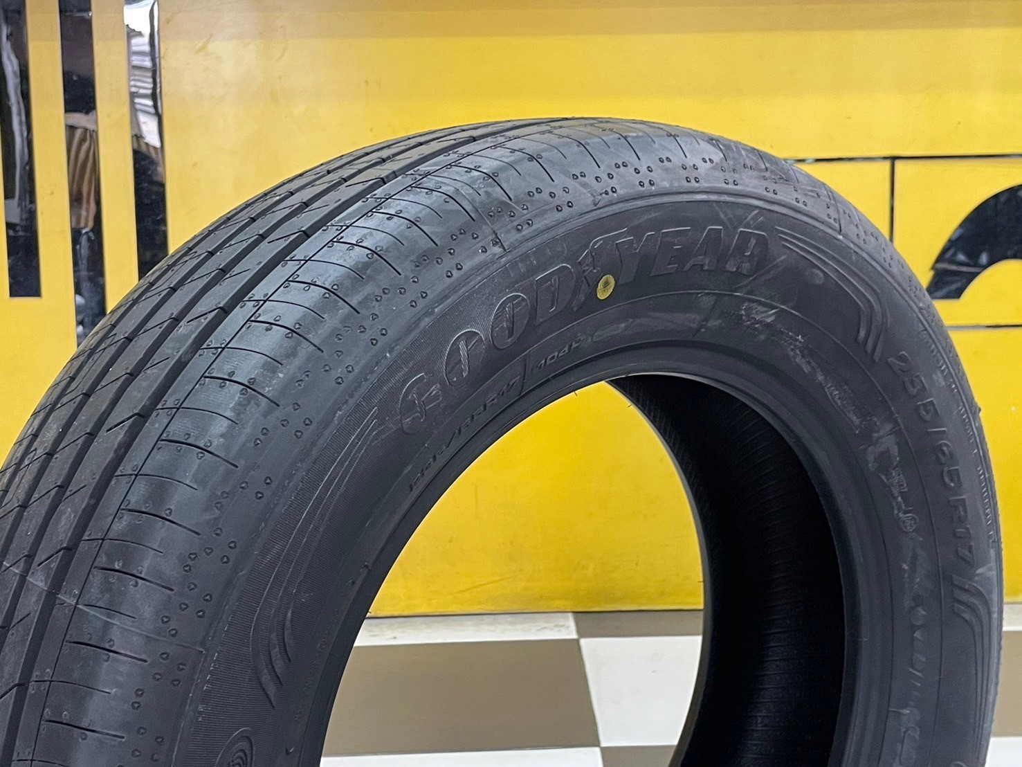 ยางใหม่ Goodyear EfficientGrip Performance 235/65R17 ยางใหม่ปี2024