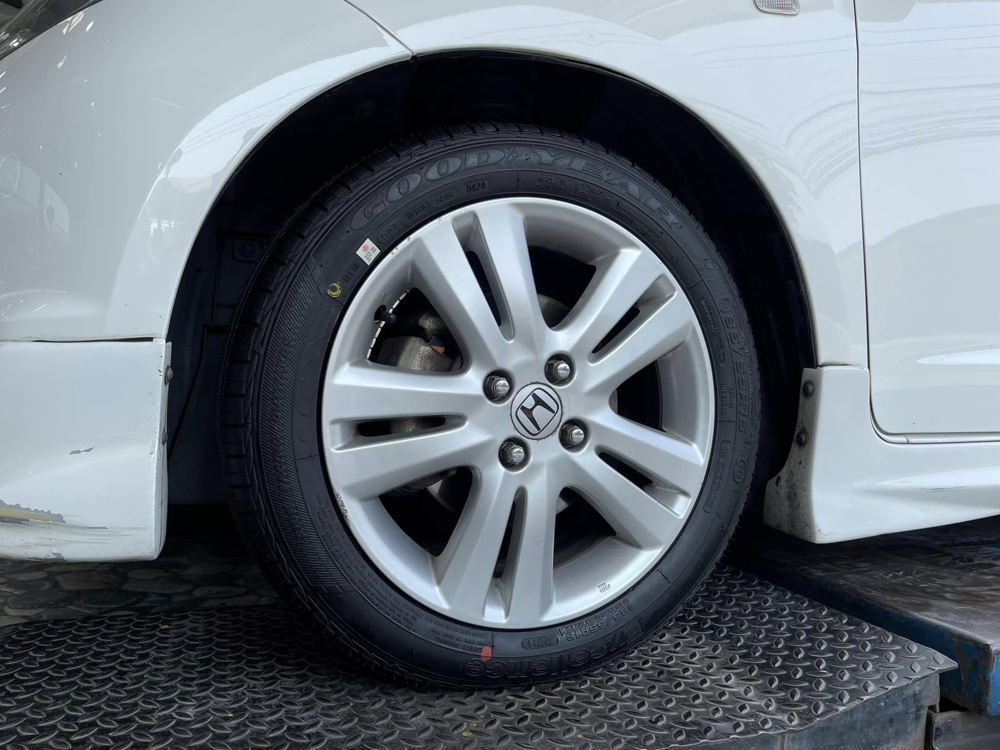 🚗 #HONDA_JAZZ เปลี่ยนยาง 🛞#GOODYEAR_EXCELLENCE_185/55R16