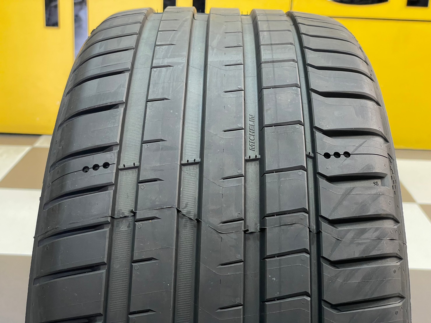 MICHELIN PILOT SPORT 5 235/40R18 ยางใหม่ปี2023