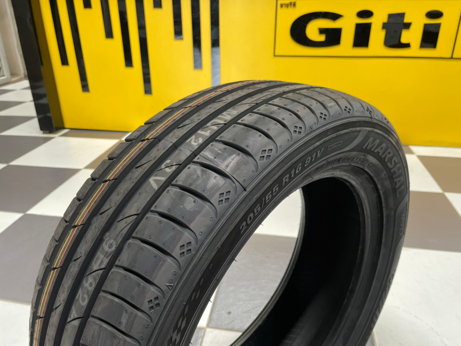 MARSHAL MU12 215/45R17 ยางใหม่ปี2021