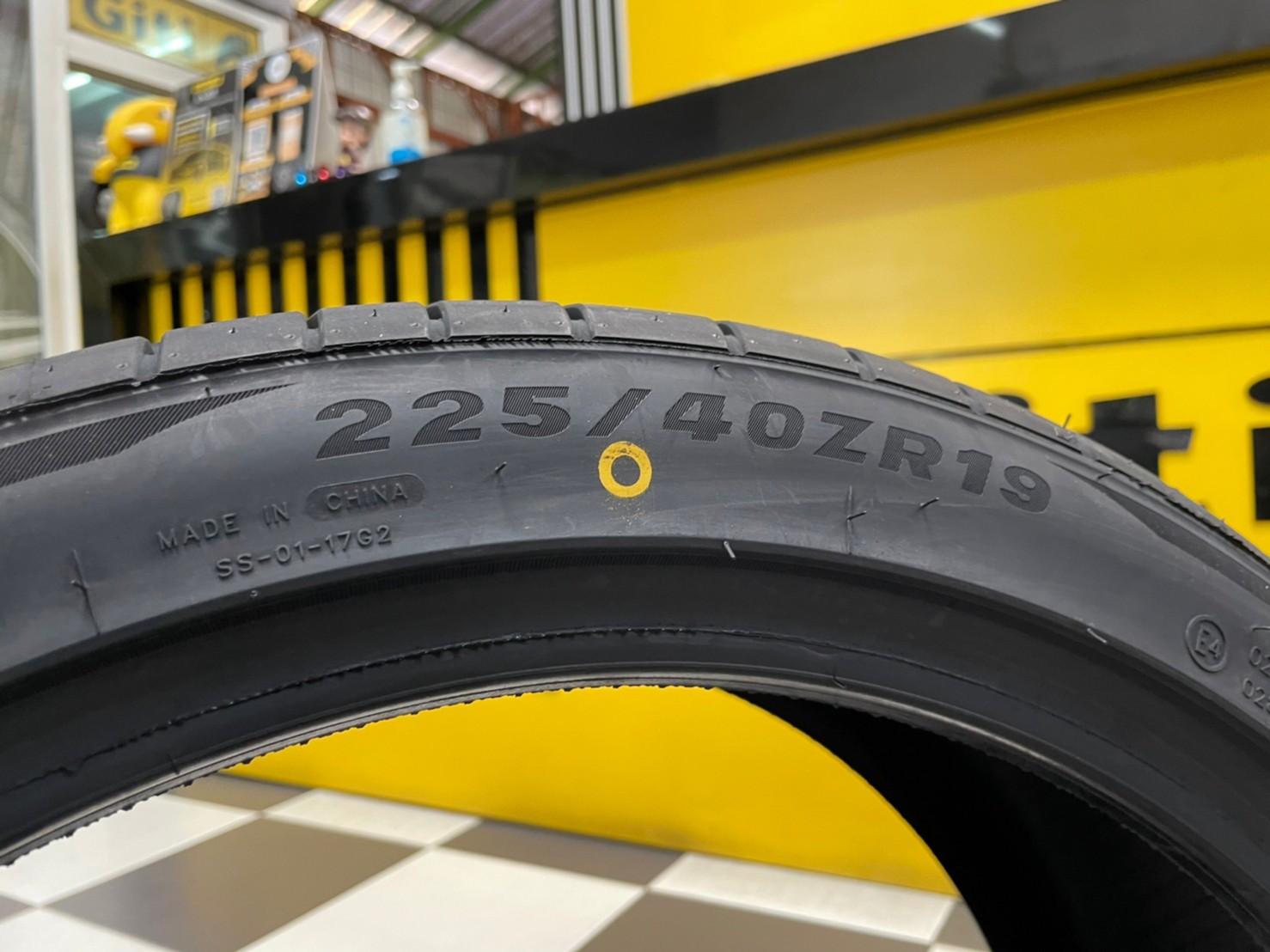 ยางMINERVA F205 225/40R19 ยางสปอร์ตคุณภาพดี สมรรถนะการขับขี่สูงนุ่มเงียบ ยางใหม่2022