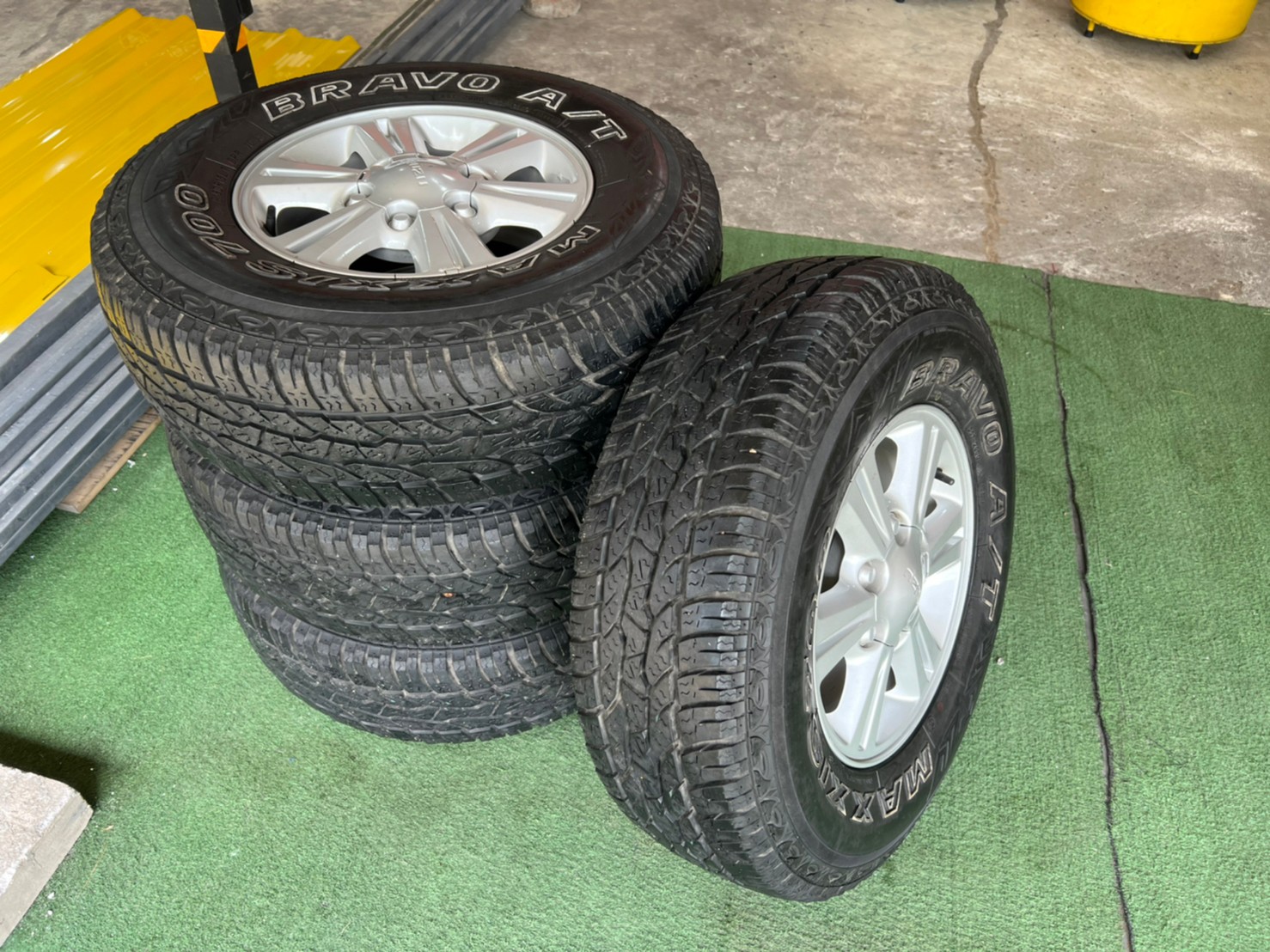 ล้อ ISUZU พร้อมยาง Maxxis 30x9.5/R15 ปี10