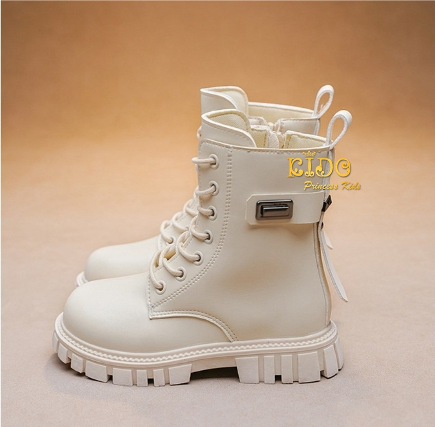 บูทเด็ก(หน้าร้านอยู่รัชดา ลองได้)H166 สีขาว ด้านหน้าร้อยเชือกข้อสั้น แบบเท่ๆ