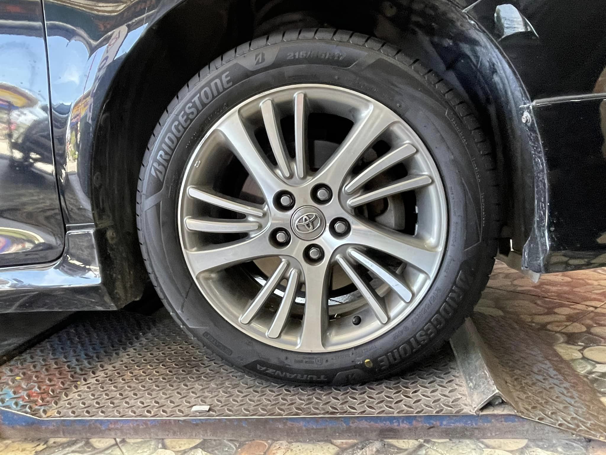 🚘 #TOYOTA_CAMRY เปลี่ยนยาง #BRIDGESTONE_TURANZA6 #215/55R17