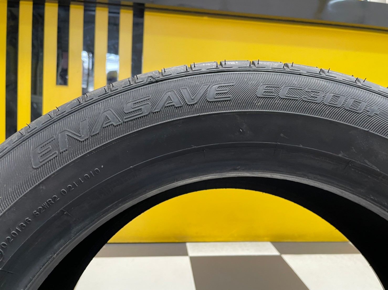 Dunlop Enasave EC300+ 215/55R17 ยางใหม่ปี2022