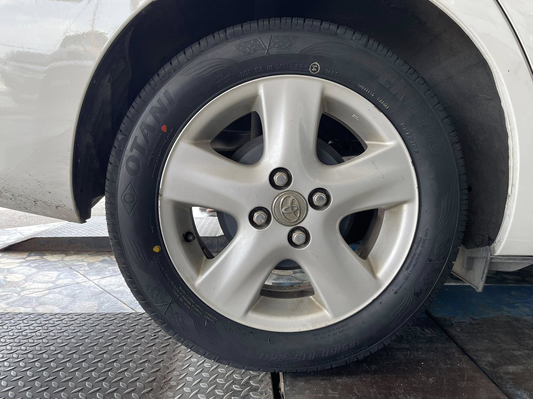 #TOYOTA_YARIS 🚘เปลี่ยนยาง🛞🐘#OTANI_EK1000_185/60R15