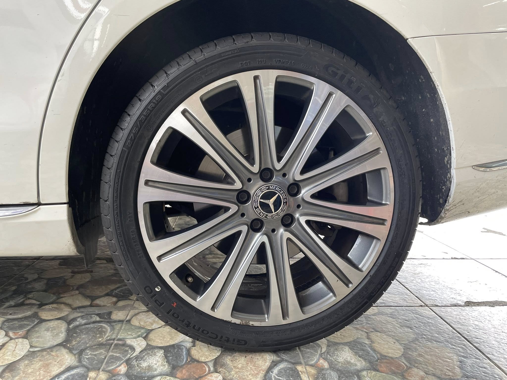 BENZ_E300e 🚘เปลี่ยนยาง 🛞🐘#GITI_ControlP10_245/40RF19 🛞 #GITI_ControlP10_275/35RF19 🛞 #RUNFLAT
