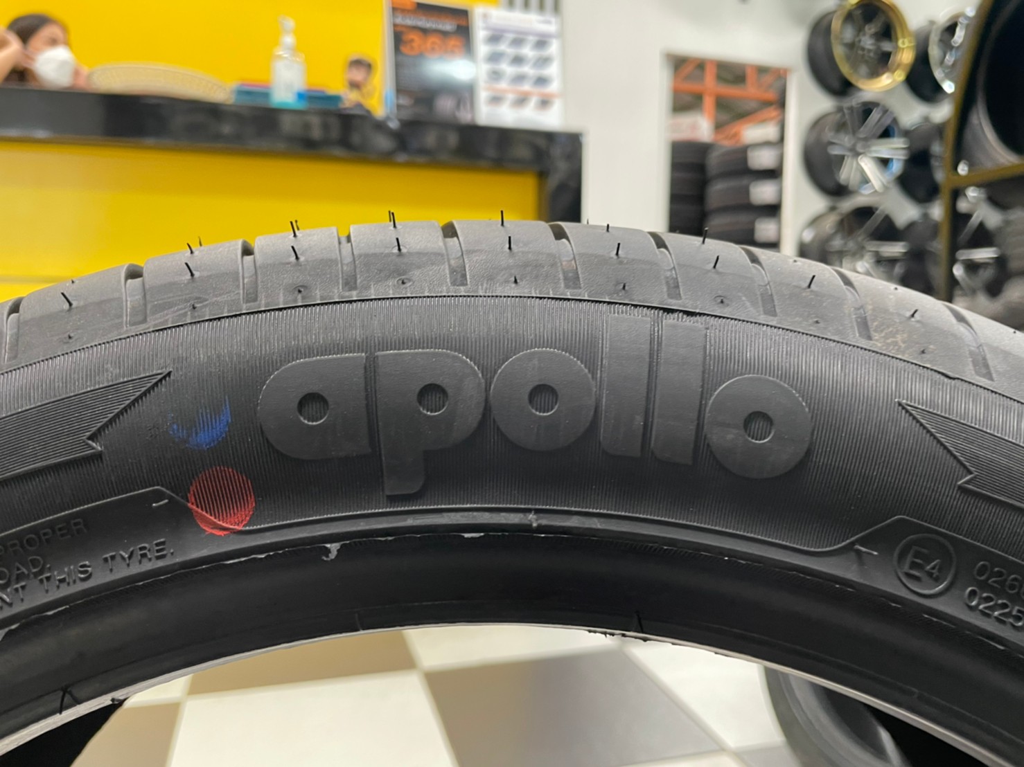 Apollo 235-45R18 Aspire4G ยางใหม่ปี2021 ยางสปอร์ตคุณภาพดี พร้อมติดตั้งฟรี
