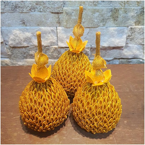 ขุดพุ่มทองน้อย จำนวน 3 ใบ