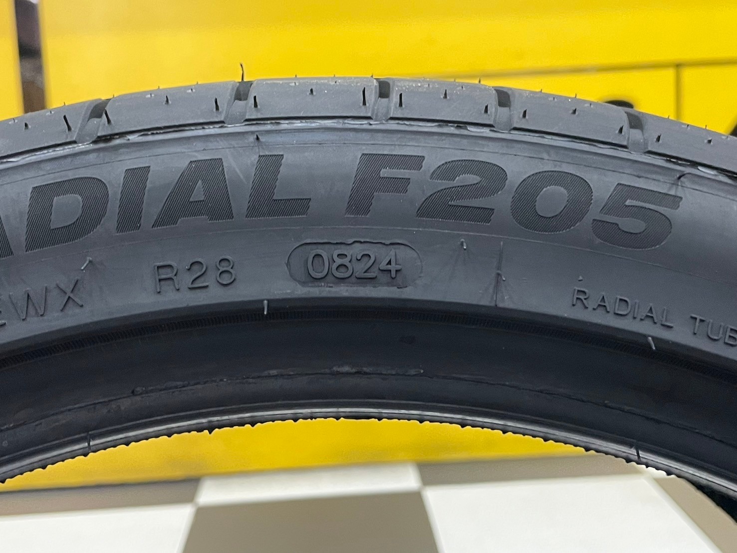 ยาง MINERVA F205 225/40R19 ยางสปอร์ตคุณภาพดี สมรรถนะการขับขี่สูงนุ่มเงียบ ยางใหม่2024