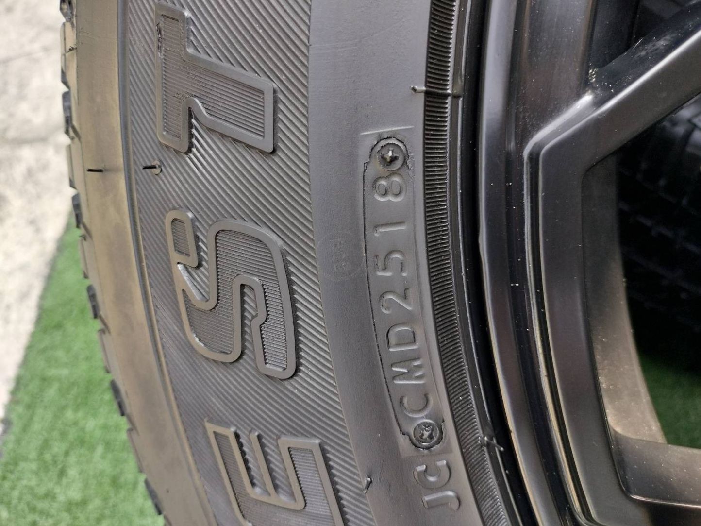 ล้อแม็กซ์OASIS-PLAY 18x9 6x139.7 ET+15 พร้อมยาง Bridgestone 255/60R18 ล้อแม็กซ์สภาพสวย