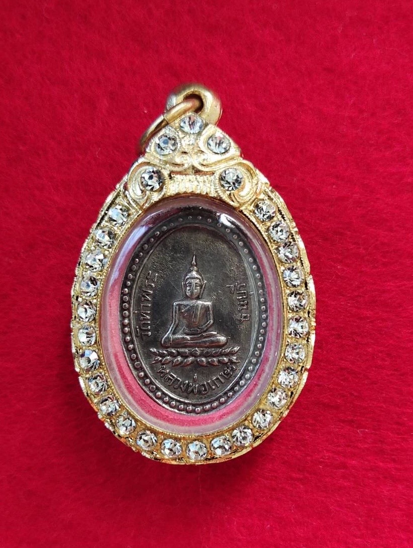 หลวงพ่อเกษรวัดท่าพระเนื้อเงินรุ่น3ครับ องค์ 2
