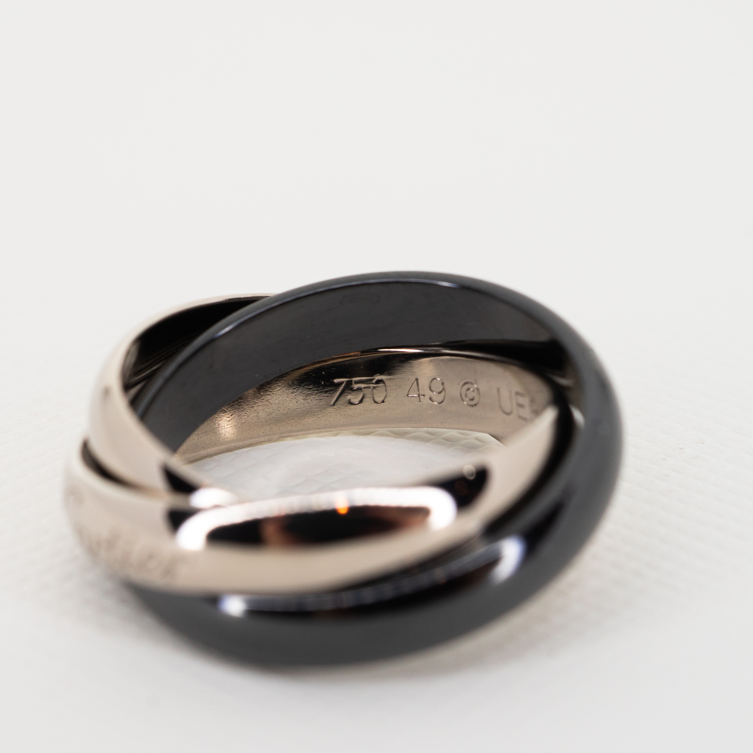 แหวน Cartier Trinity Classic Ceramic ทองคำขาว 18K และ เซลามิก ไซส์49# (Used)