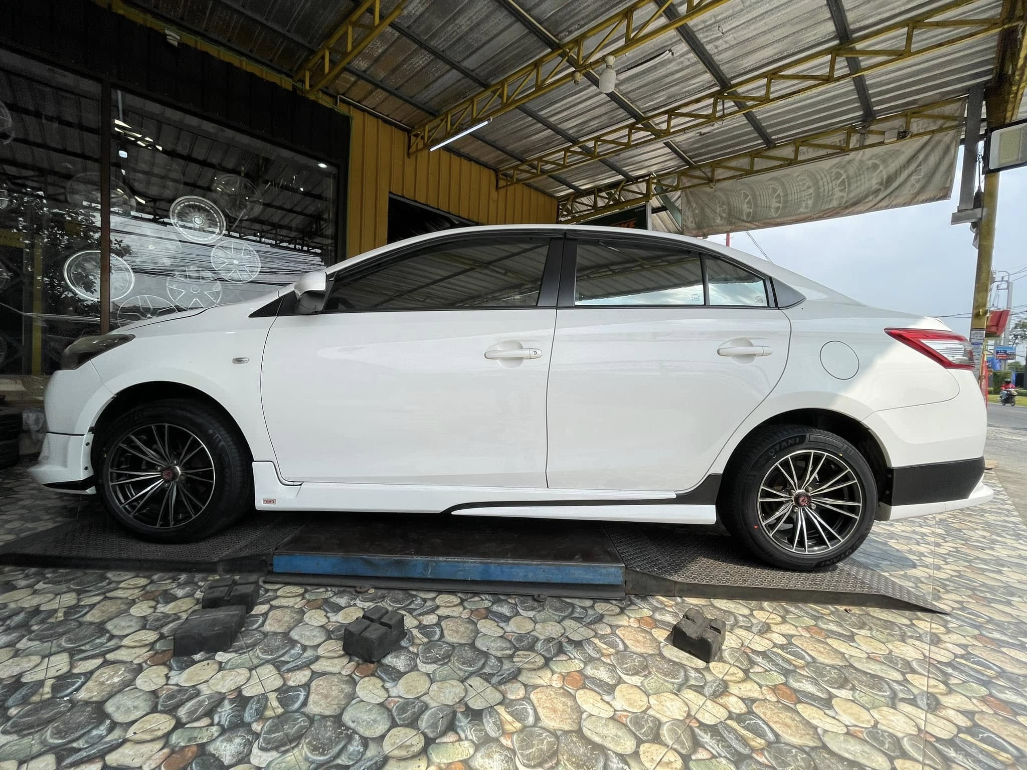 🚘 #TOYOTA_VIOS🛞 เปลี่ยนยาง #OTANI #EK3000 195/55R15 #บริการตั้งศูนย์ล้อ🛞