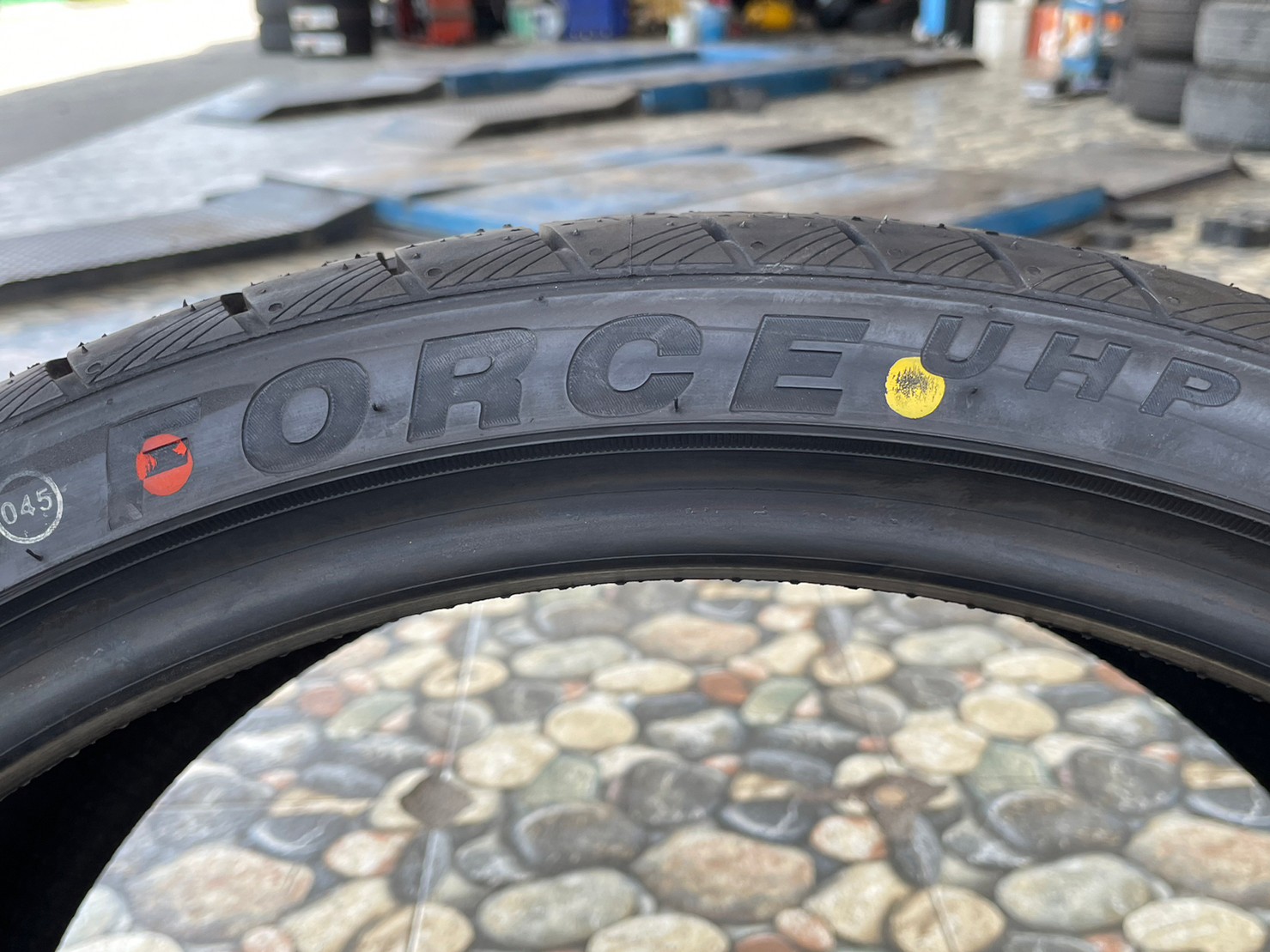 ATLAS FORCE UHP 235/35R19 ยางใหม่ปี2023