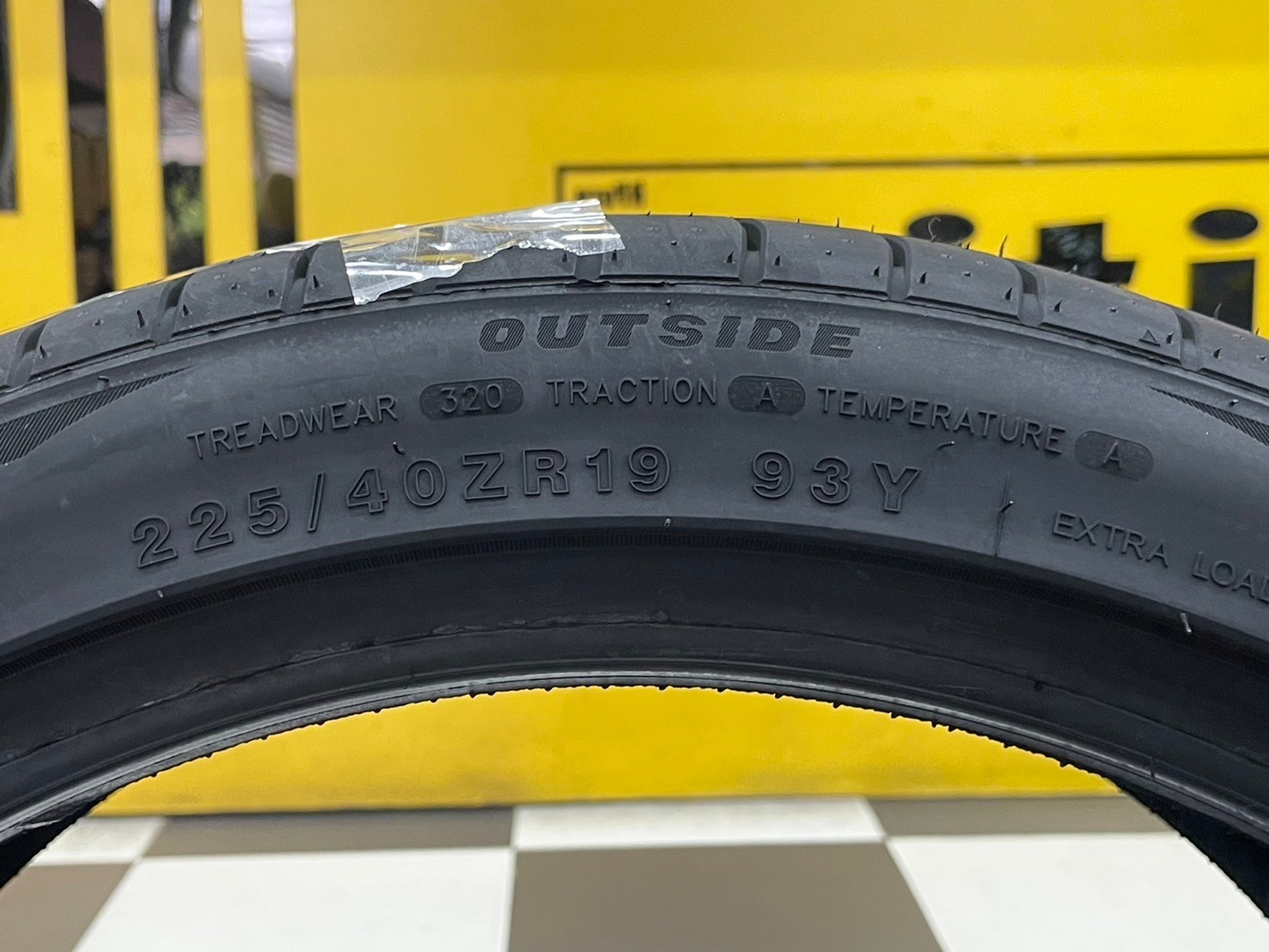 ยาง MINERVA F205 225/40R19 ยางสปอร์ตคุณภาพดี สมรรถนะการขับขี่สูงนุ่มเงียบ ยางใหม่2024