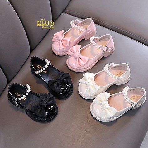 sรองเท้าเด็ก(หน้าร้านอยู่รัชดา ลองได้)H185 สีครีม ชมพู ดำ โบว์หน้า คาดมุกล้อม ตรงสายรัดรองเท้า น่ารักมากคะ
