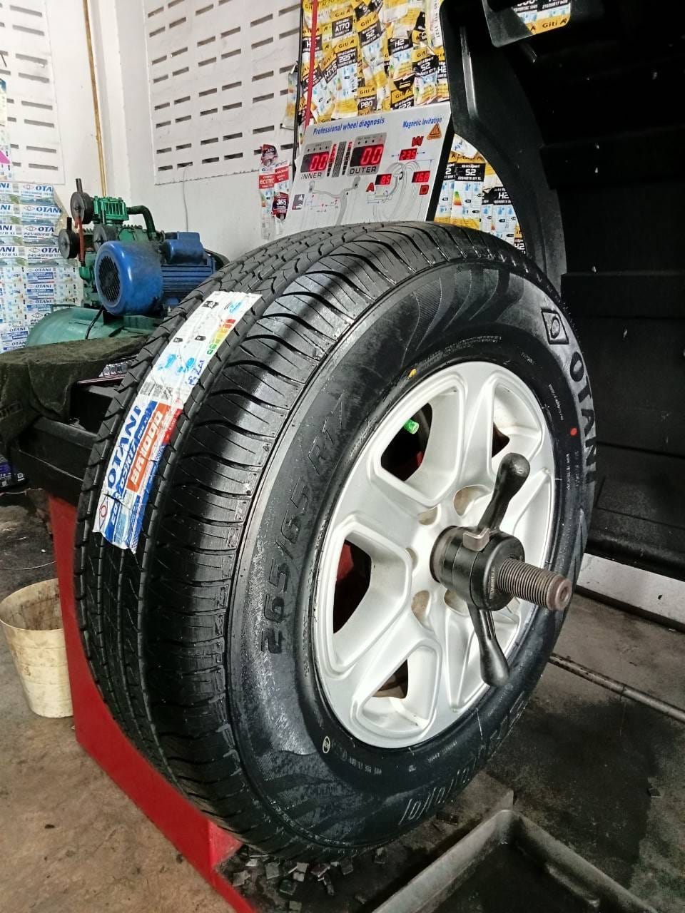 เปลี่ยนยาง🚘 #FORD_RANGER #มั่นใจใช้ยางโอตานิ 🛞 ￼#OTANI #SA1000 265/65R17