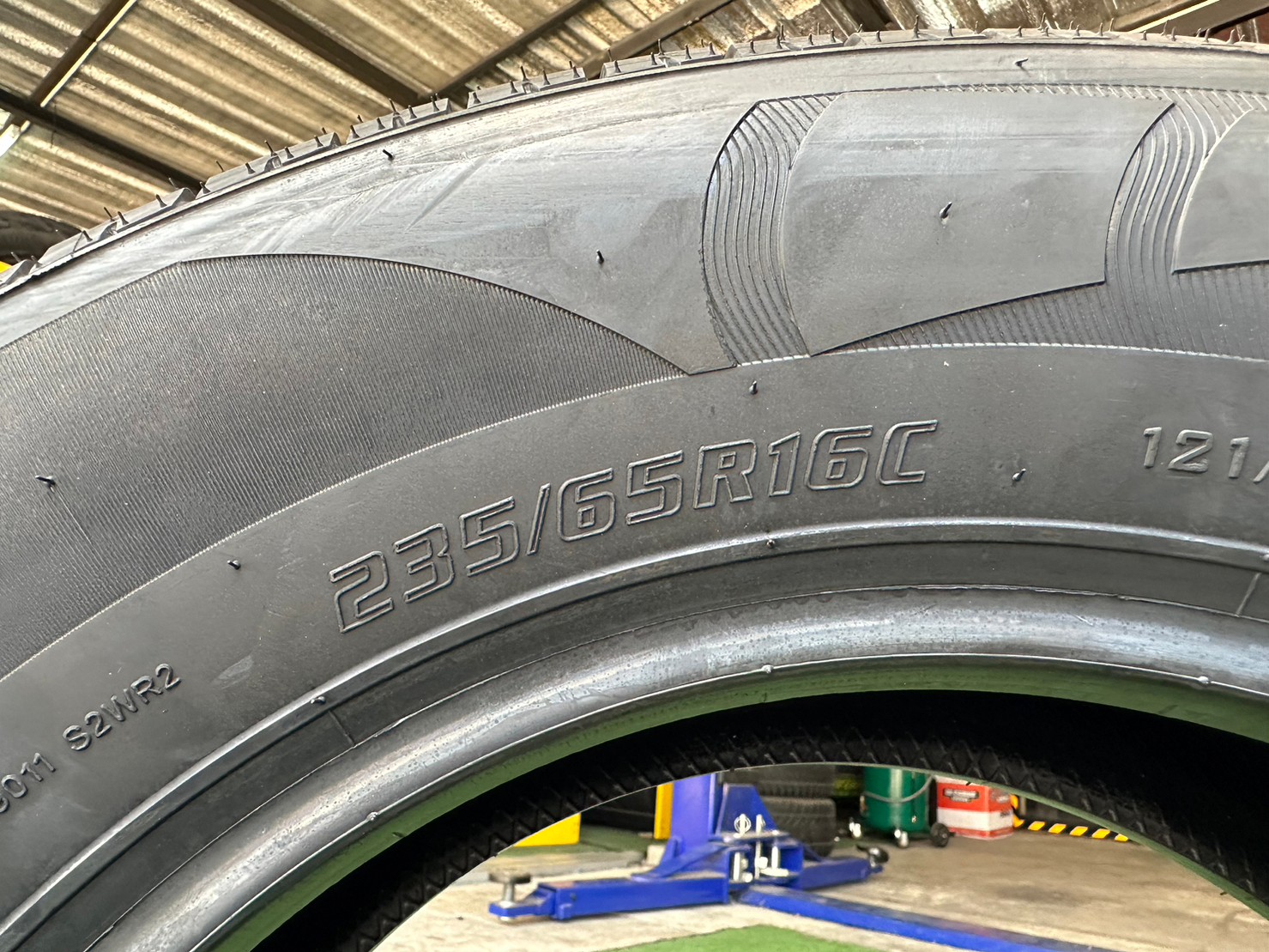 OTANI MK2000 235/65R16 ยางใหม่ปี2023 ราคาพิเศษพร้อมติดตั้งฟรี สามารถสอบถามเพิ่มเติมได้ค่ะ