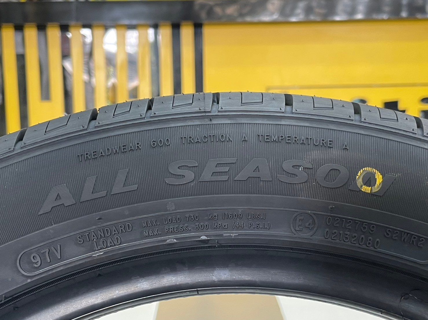 ยางใหม่ AUSTONE SP602 235/50R18 ยางผลิตไทย คุ้มค่ารับประกันบาดบวมเบียดตำ180วันเคลมฟรี ยางใหม่ปี2024
