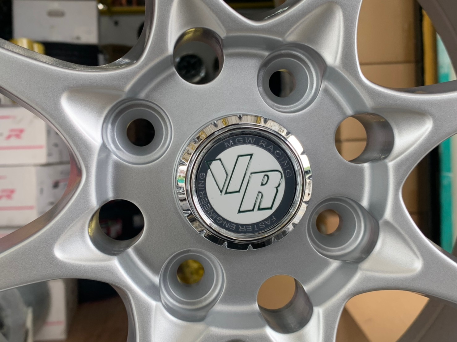 ล้อแม็กใหม่ขอบ15 Ce28 Model MF-8022 4รู100 กว้าง7 ออฟ35 สีซิลเวอร์