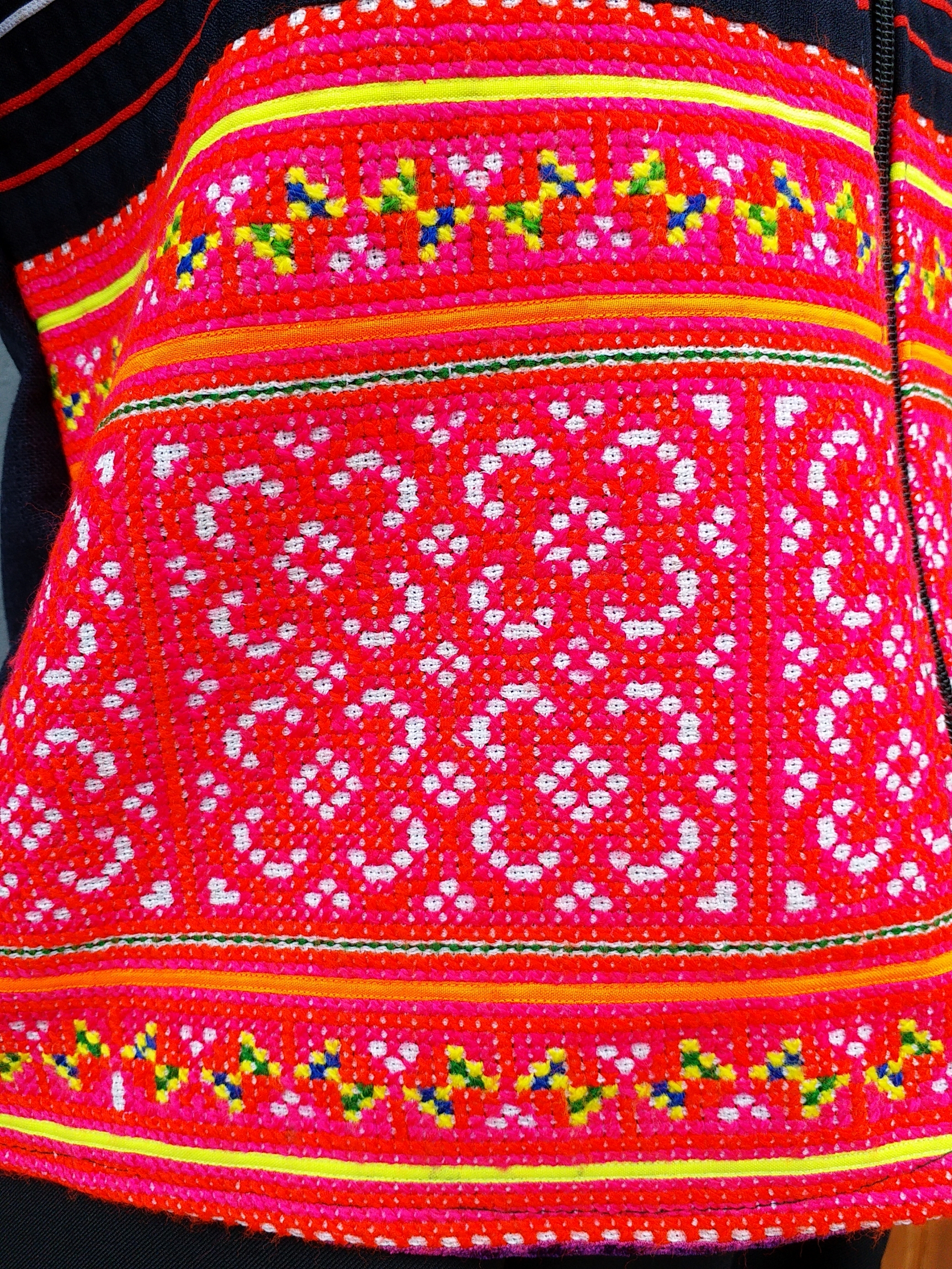 เสื้อฮู้ด ผ้าปักมือโทนชมพูอมส้ม