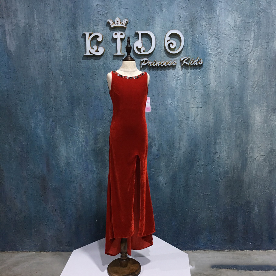 เช่าชุดเด็ก*มีหน้าร้านอยู่รัชดา ลองได้ เปลี่ยนได้ ถ่ายรูปเองจากสินค้าจริง*W18088 ชุดราตรีเด็กสีแดงเว้าหลัง หางปลา เรียบหรู