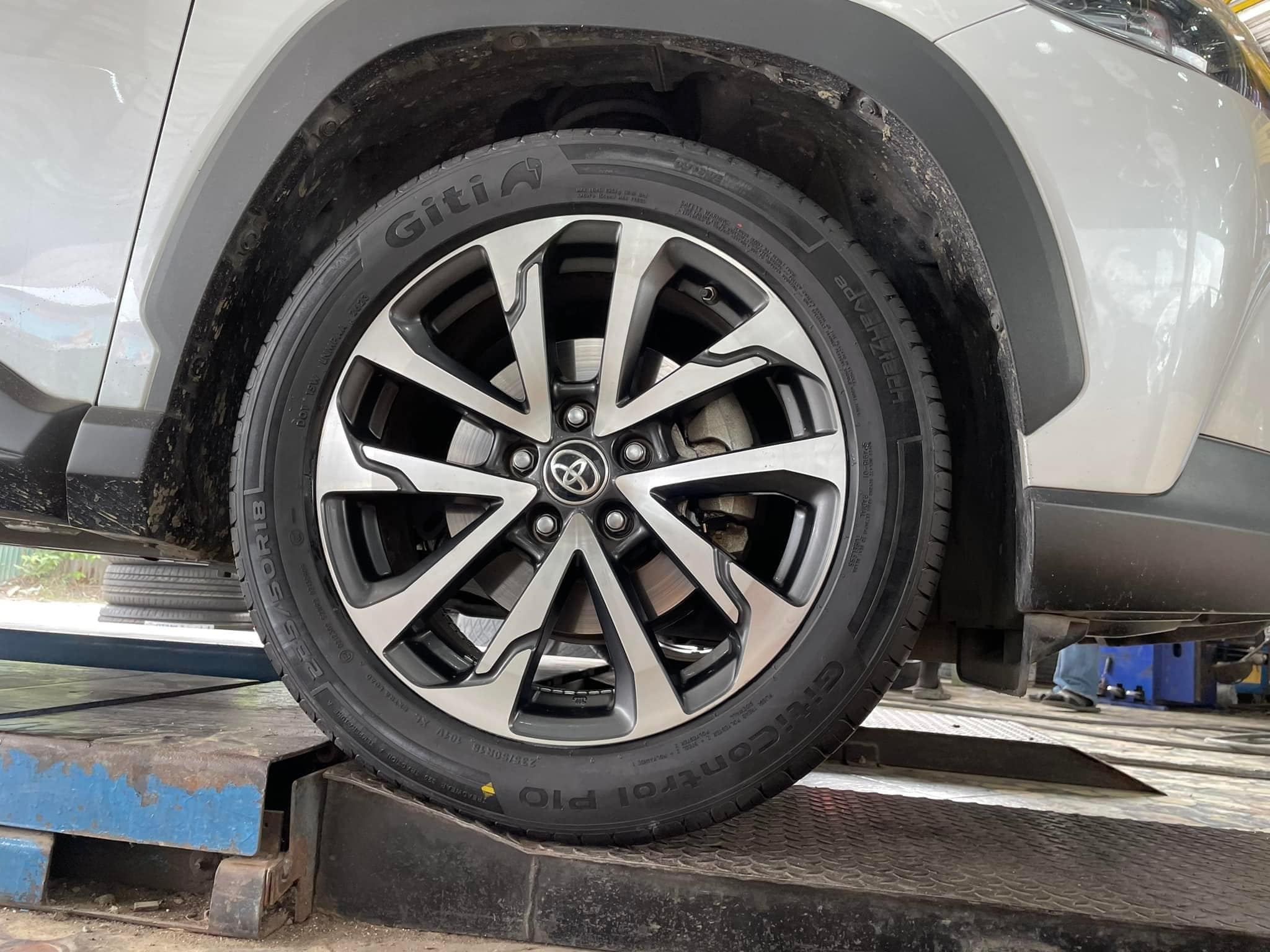 Toyota_Cross เปลี่ยนยาง Giti Control P10 235/50R18 ยางใหม่ปี2024