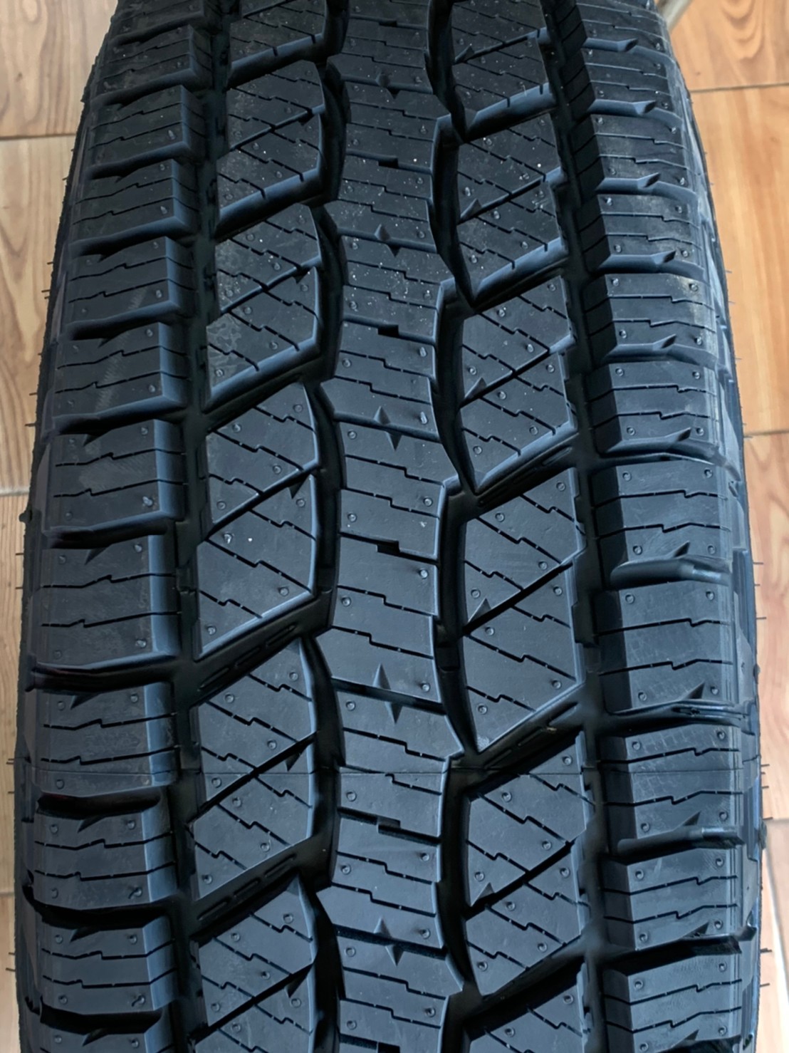 ยางใหม่Laufenn X FIT AT 245/70R16 ยางใหม่ปี2021