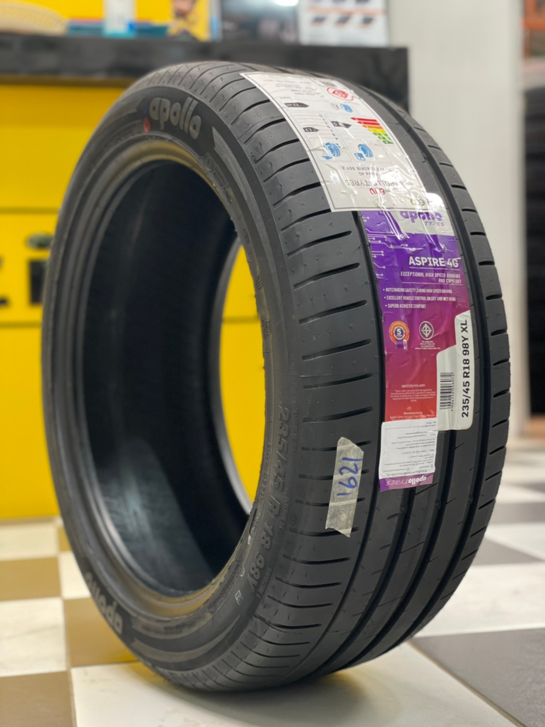 Apollo 235-45R18 Aspire4G ยางใหม่ปี2021 ยางสปอร์ตคุณภาพดี พร้อมติดตั้งฟรี