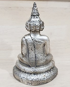 พระเศรษฐีนวโกฎิสีเงิน หน้าตัก 3 นิ้ว เนื้อทองเหลืองขัดผิวเงิน ฐานท4 นิ้ว สูง 6 นิ้ว